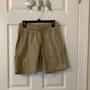 North Face hiking shorts NWT